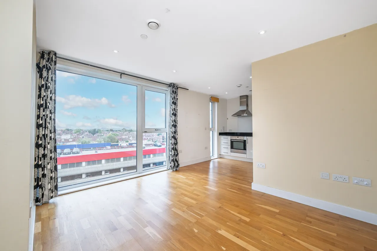 London, NW9, photo 7
