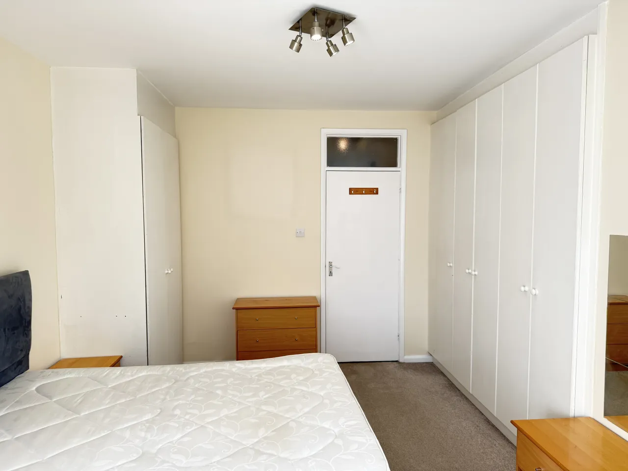 3 bed flat to rent Graham Road, London NW4, photo 12