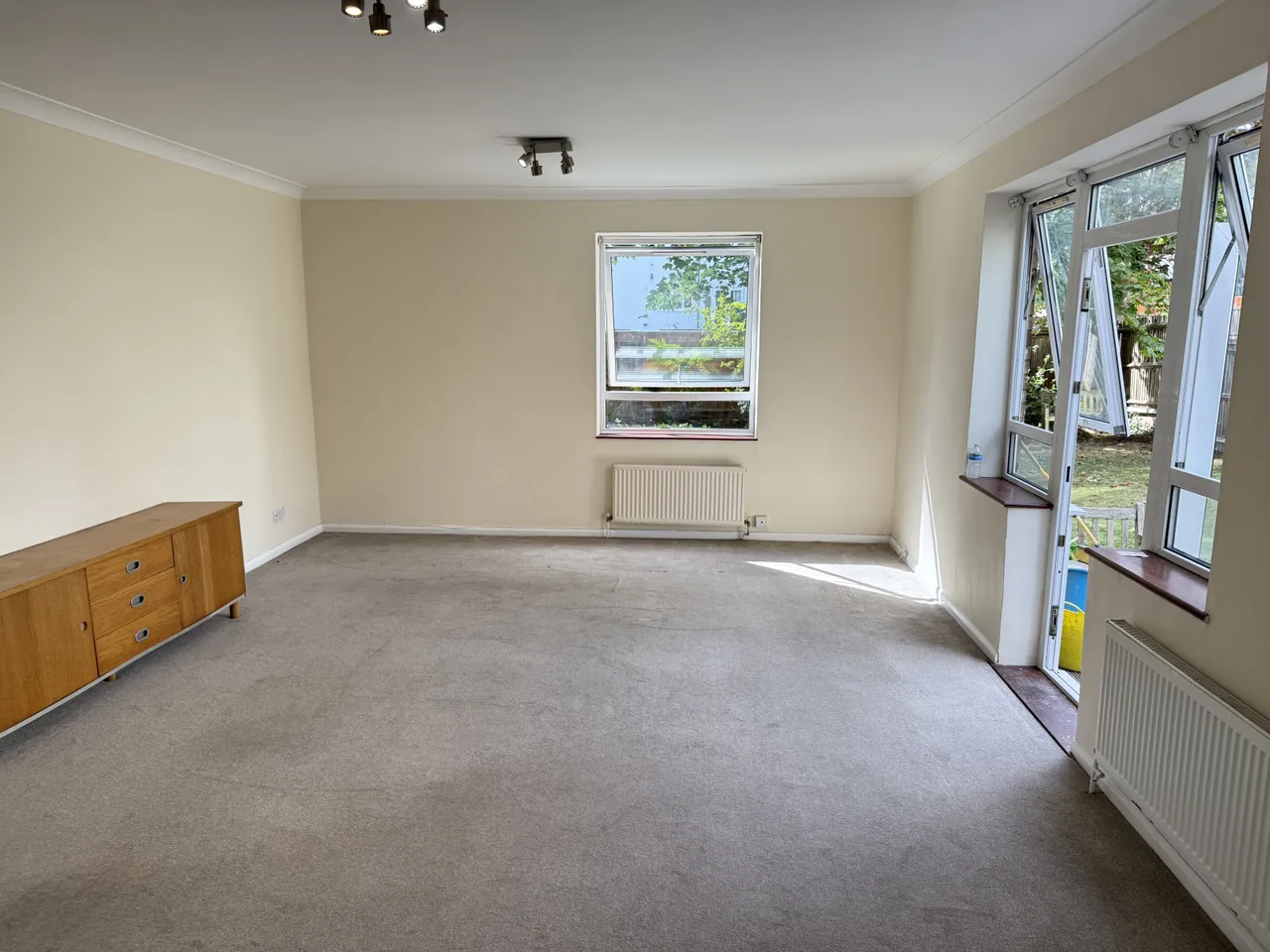 3 bed flat to rent Graham Road, London NW4, photo 4
