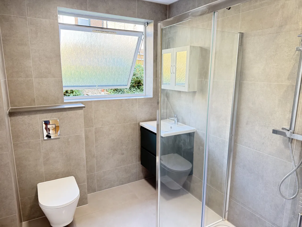 3 bed flat to rent Graham Road, London NW4, photo 9