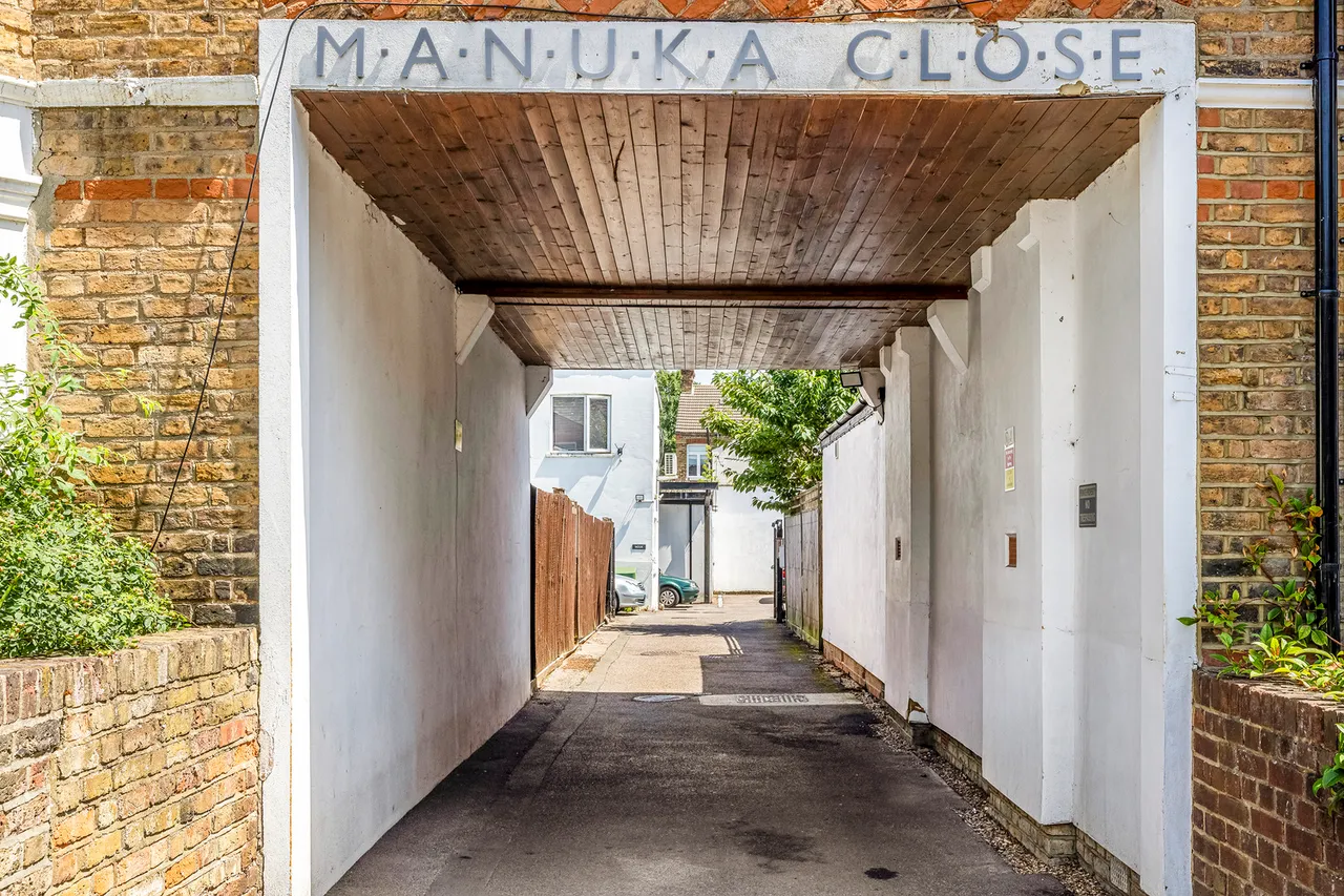 Manuka Close, Hanwell, W7, photo 24