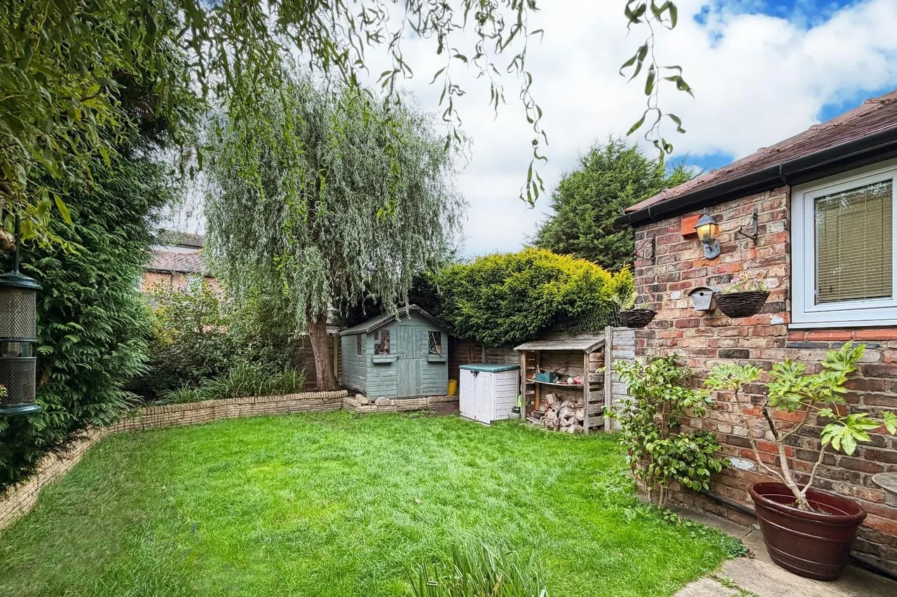 Delahays Road, Hale, WA15, photo 9