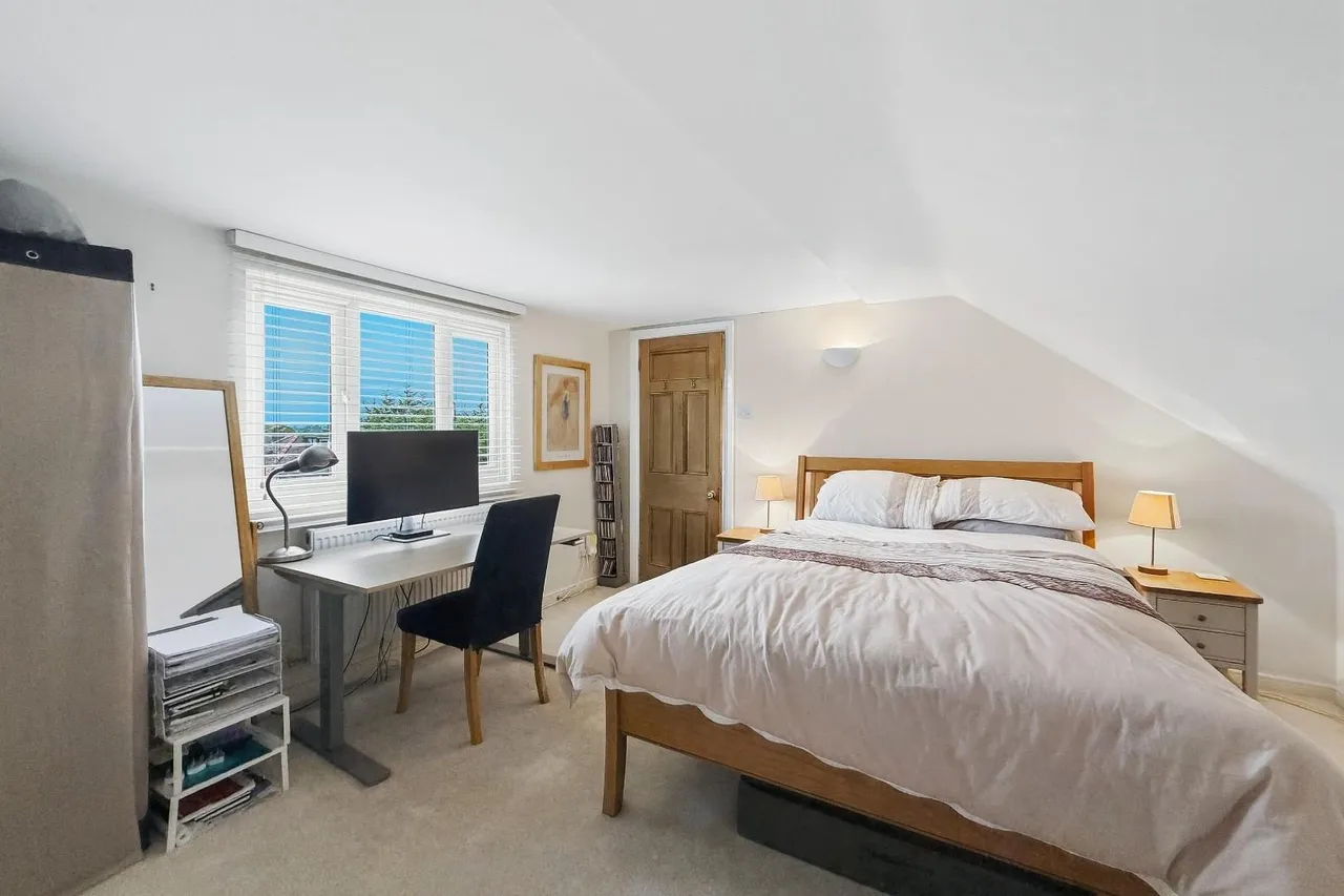 Delahays Road, Hale, WA15, photo 27