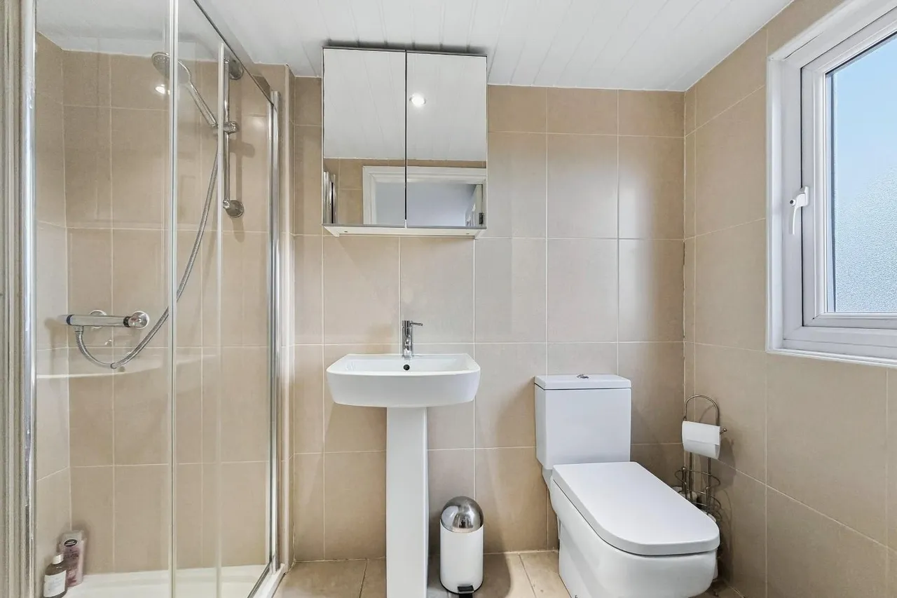 Delahays Road, Hale, WA15, photo 28