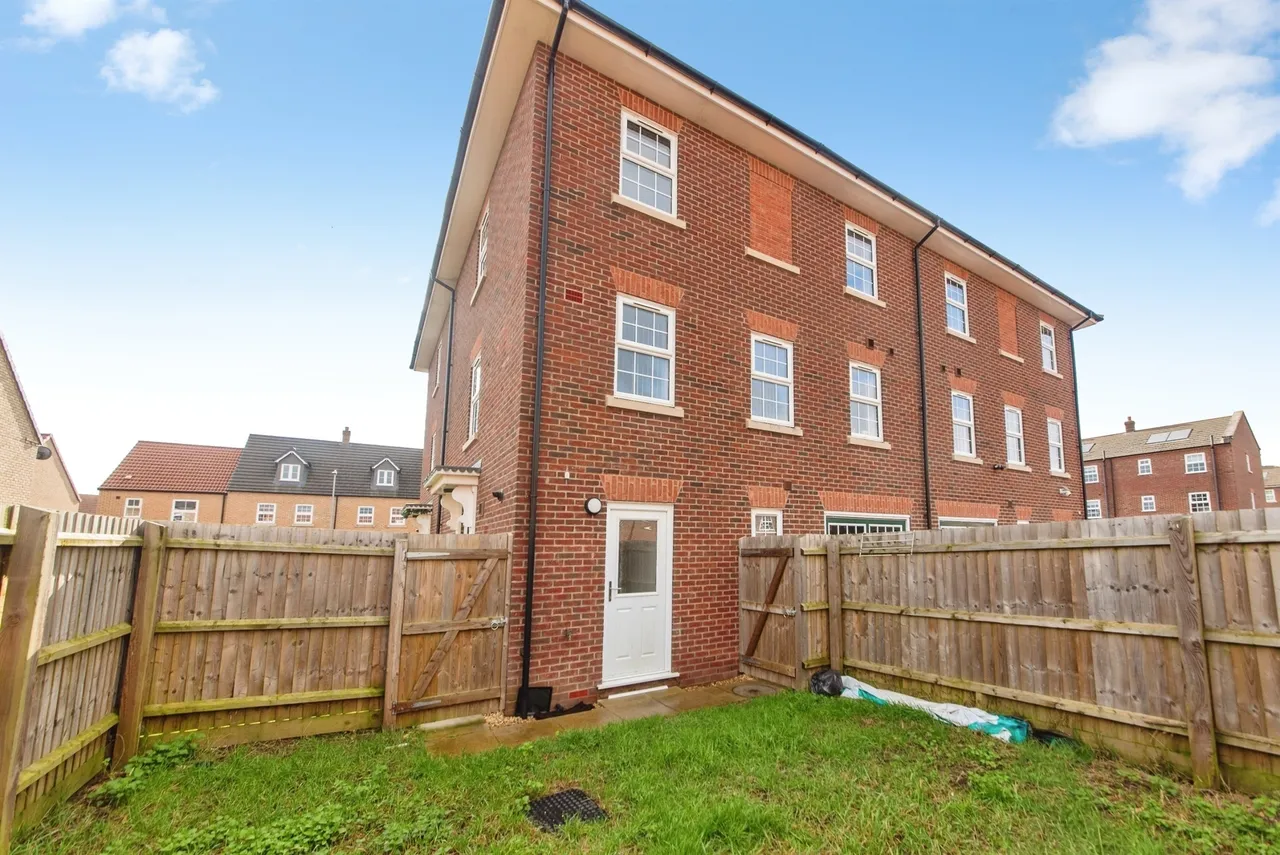 Faulkner Drive, Spalding, PE11, photo 18