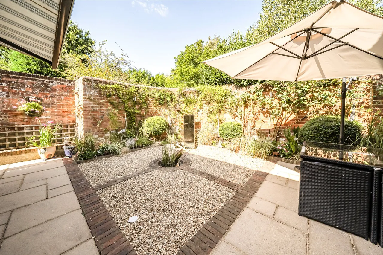 High Street, Clophill, MK45, photo 24