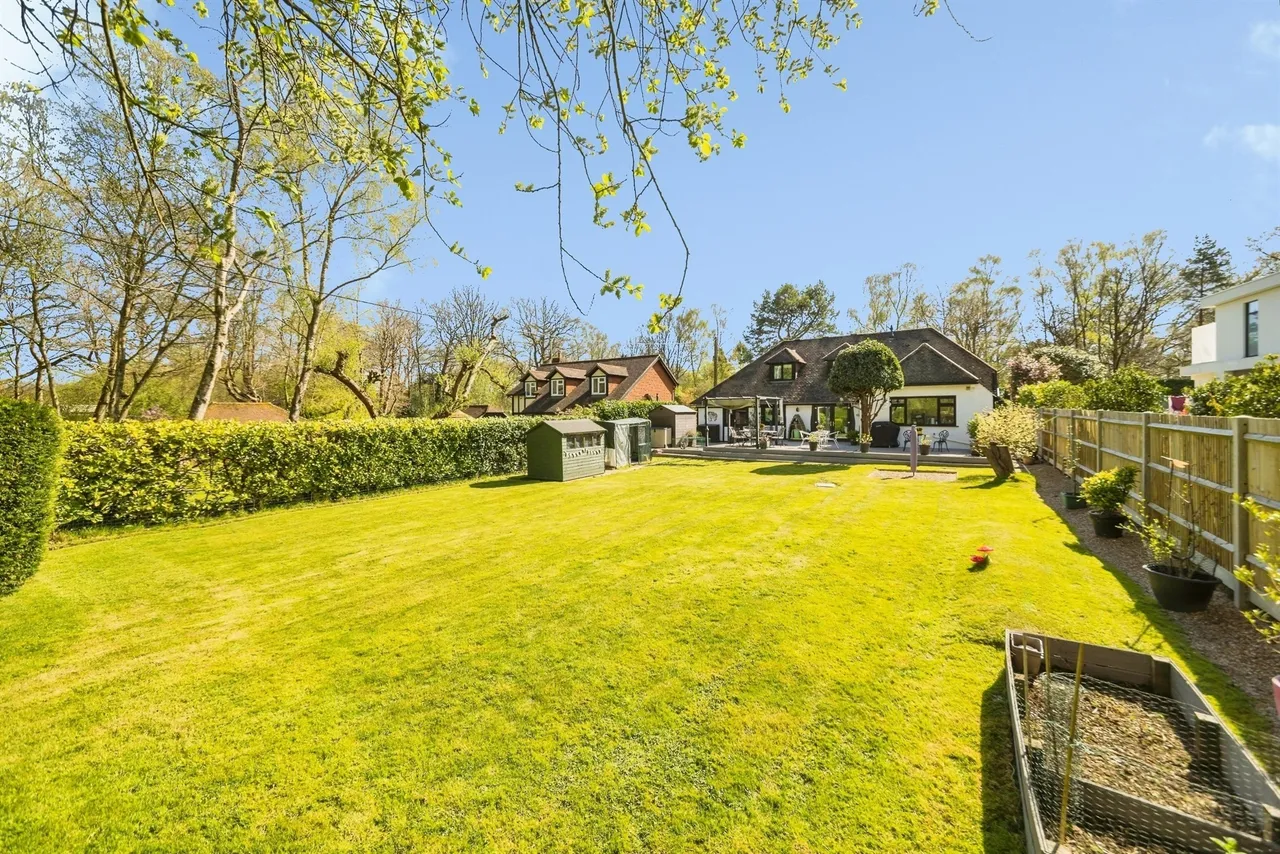 5 bed house for sale — Snow Hill, Copthorne, Crawley