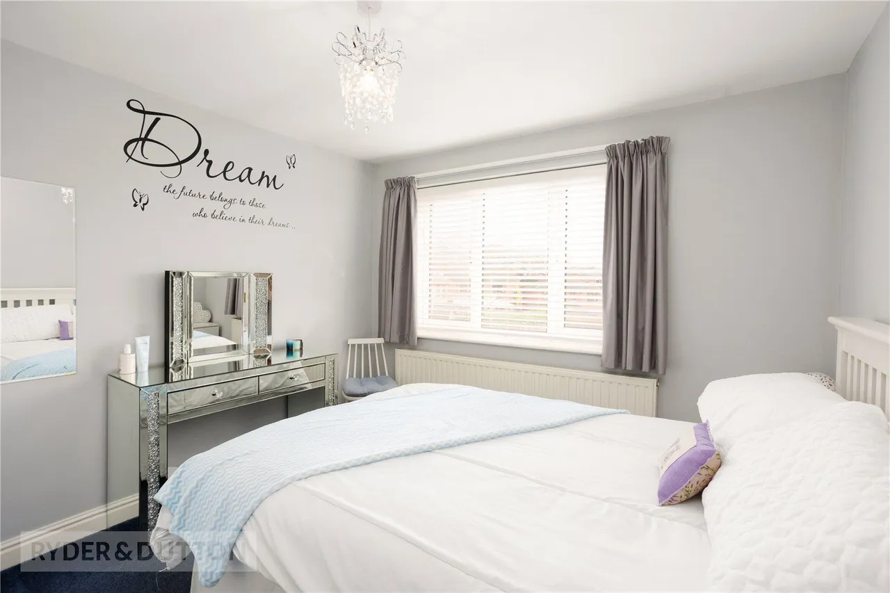 Bracken Close, Springhead, OL4, photo 12