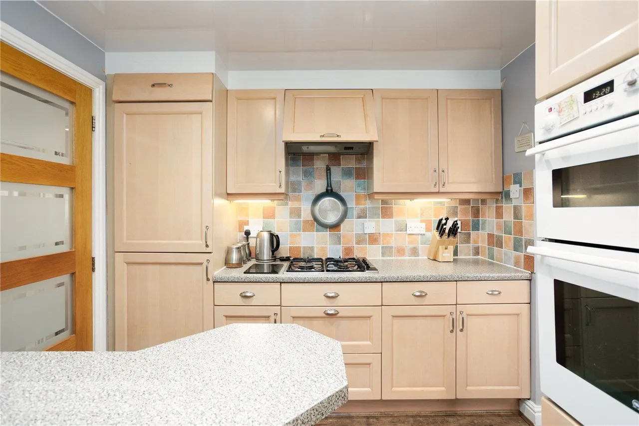 Bracken Close, Springhead, OL4, photo 5