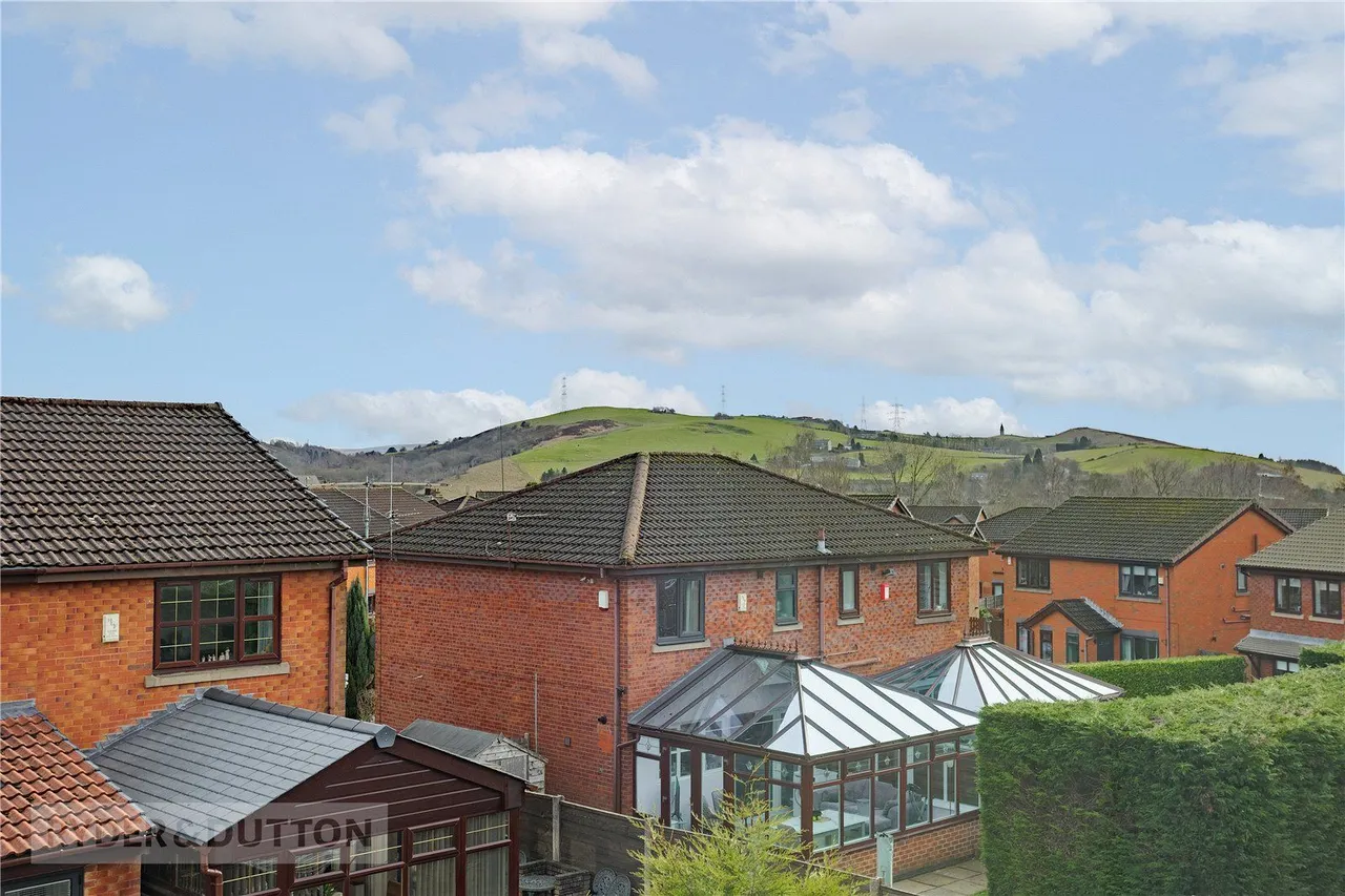 Bracken Close, Springhead, OL4, photo 19