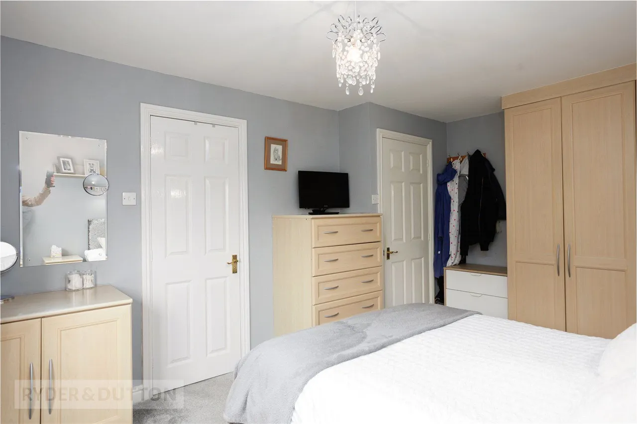 Bracken Close, Springhead, OL4, photo 8