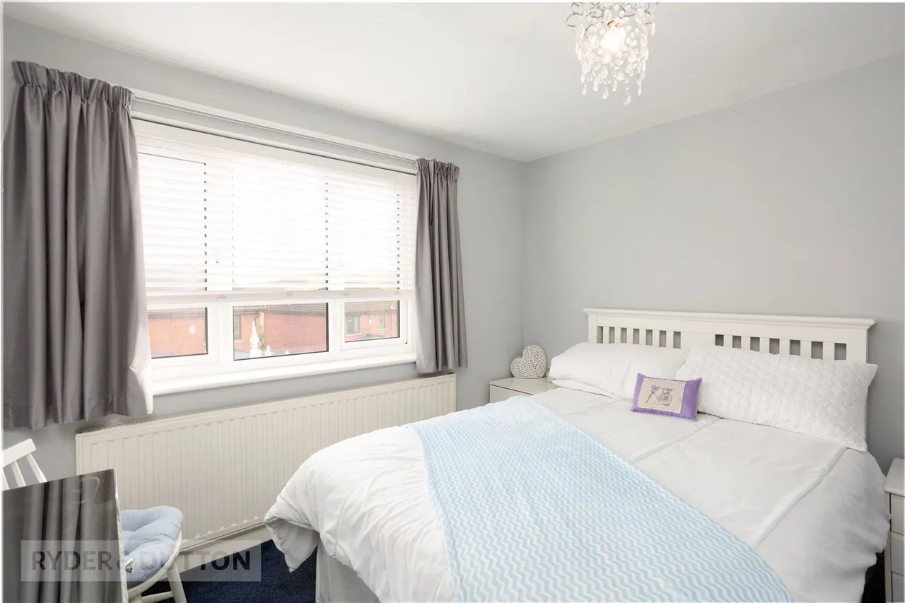 Bracken Close, Springhead, OL4, photo 10
