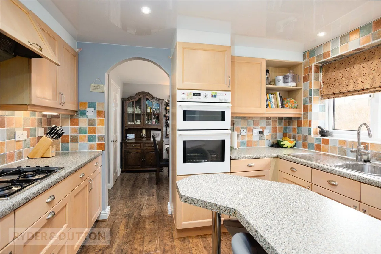 Bracken Close, Springhead, OL4, photo 4