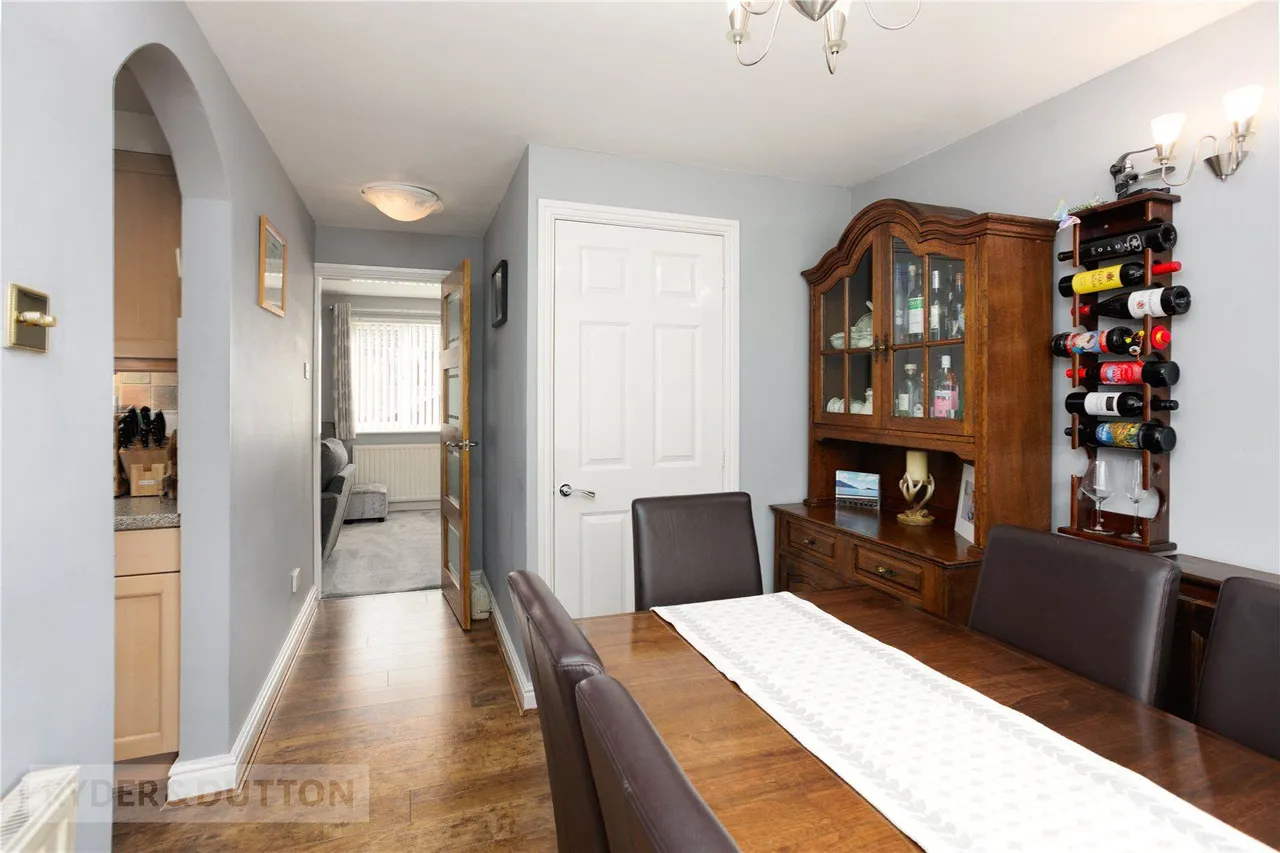 Bracken Close, Springhead, OL4, photo 6