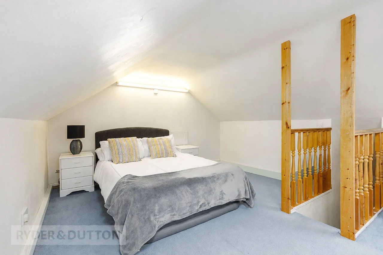 Bracken Close, Springhead, OL4, photo 14