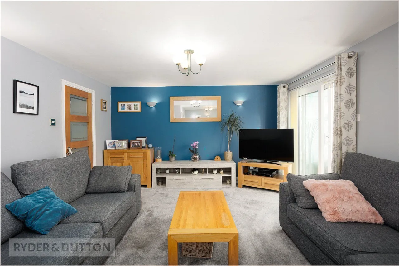 Bracken Close, Springhead, OL4, photo 3