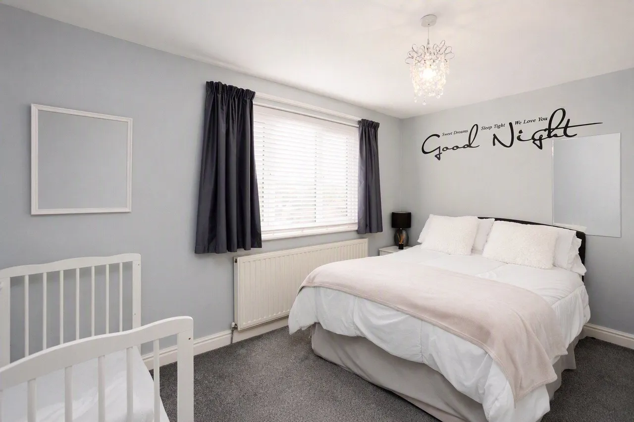 Bracken Close, Springhead, OL4, photo 11