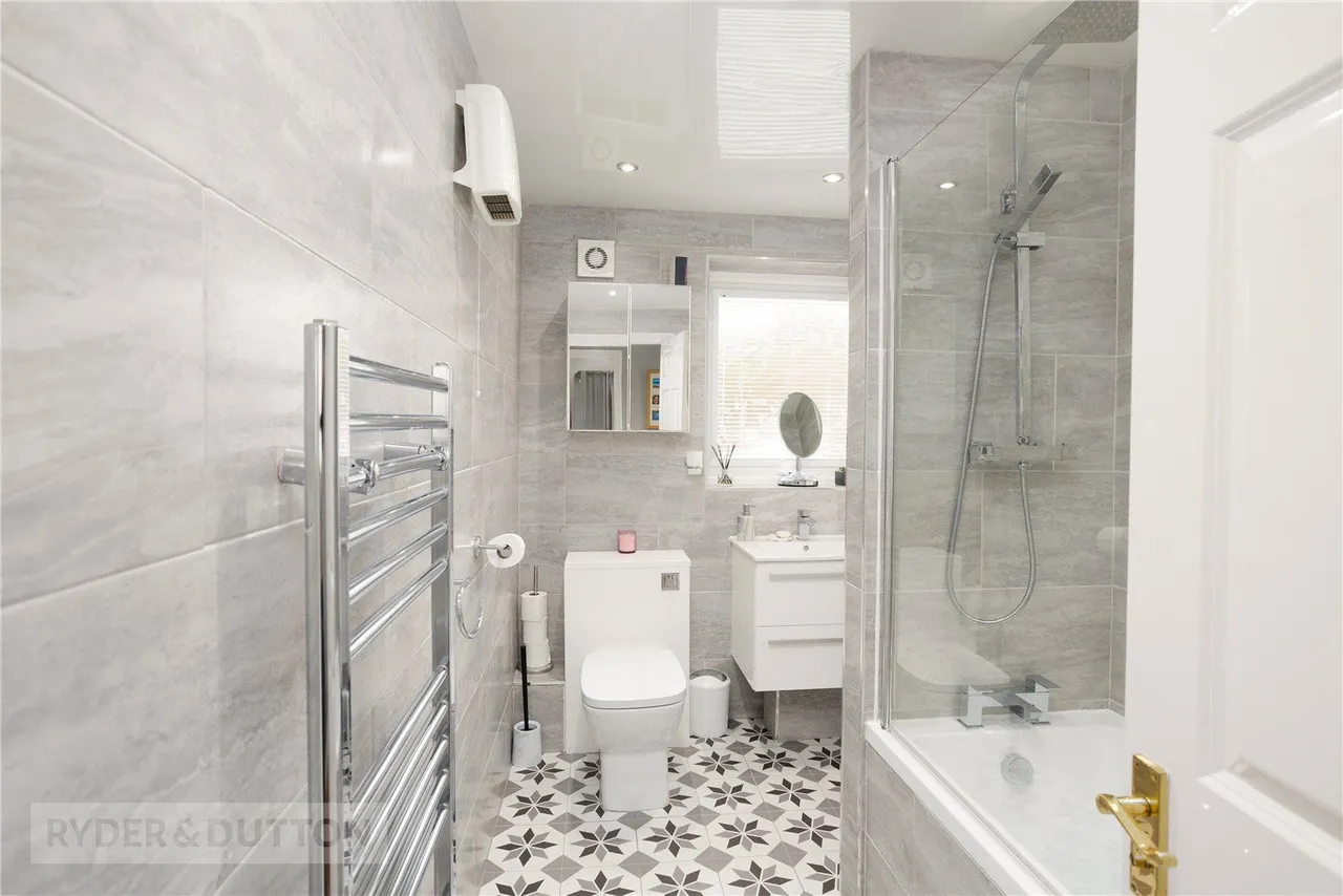 Bracken Close, Springhead, OL4, photo 13