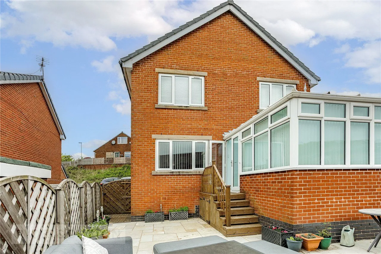 Bracken Close, Springhead, OL4, photo 17