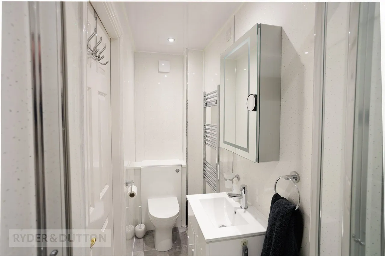 Bracken Close, Springhead, OL4, photo 9