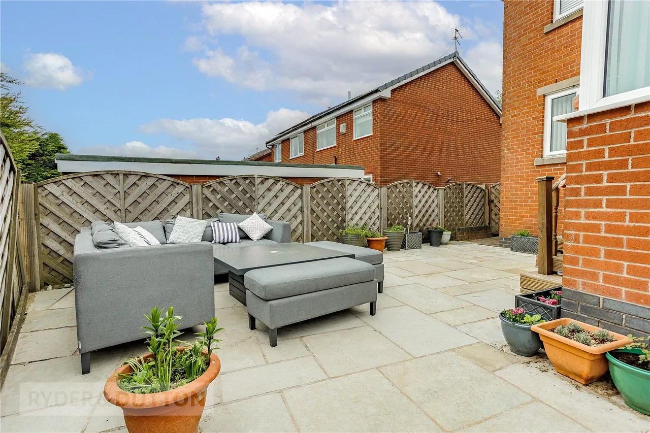 Bracken Close, Springhead, OL4, photo 18
