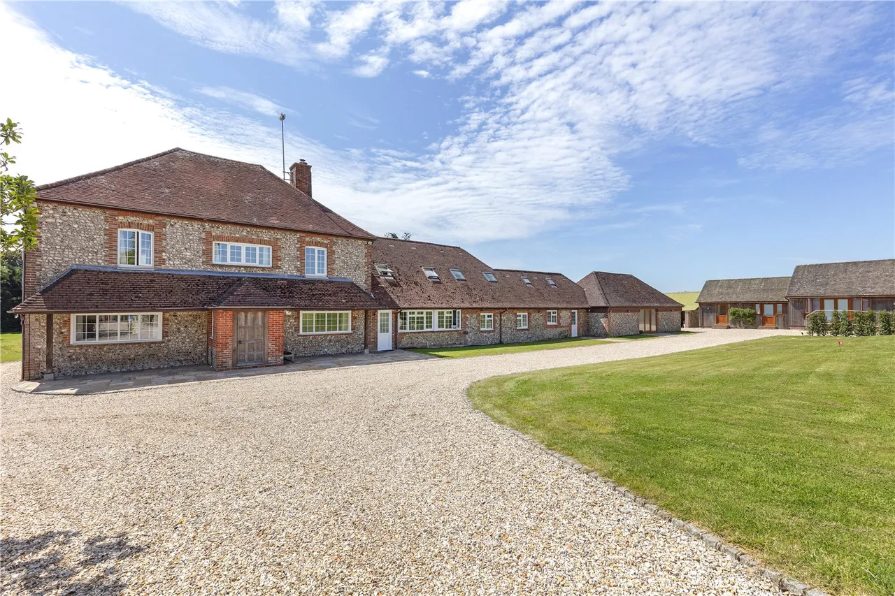 A Farmhouse Estate With Five Holiday Cottages, Planning Permission & 5.77 Acres, photo 3