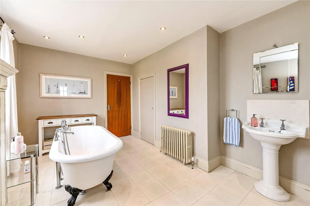 A Farmhouse Estate With Five Holiday Cottages, Planning Permission & 5.77 Acres, photo 19