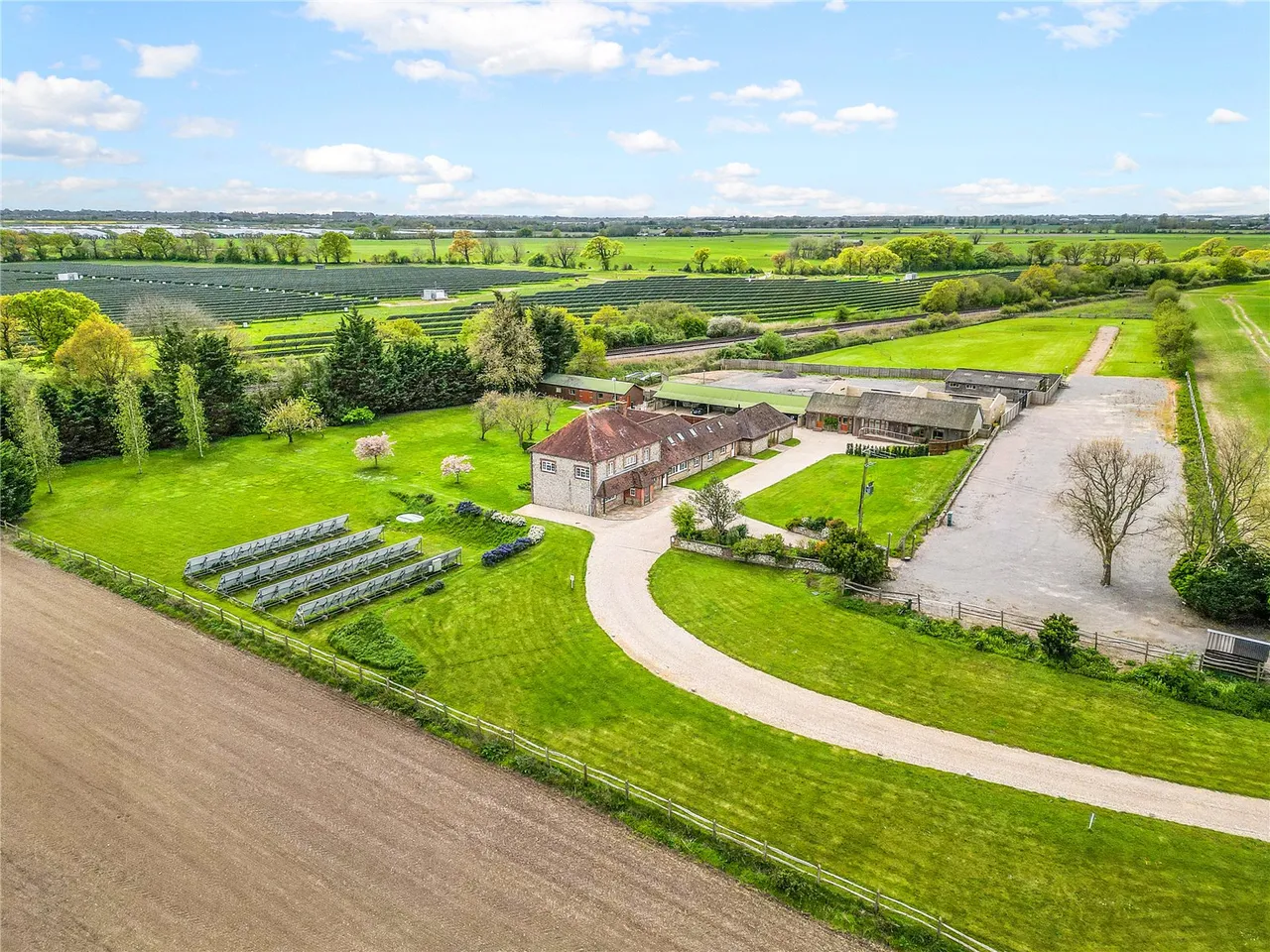 A Farmhouse Estate With Five Holiday Cottages, Planning Permission & 5.77 Acres, photo 2