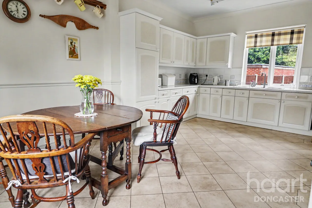 The Drive, Edenthorpe, DN3, photo 2