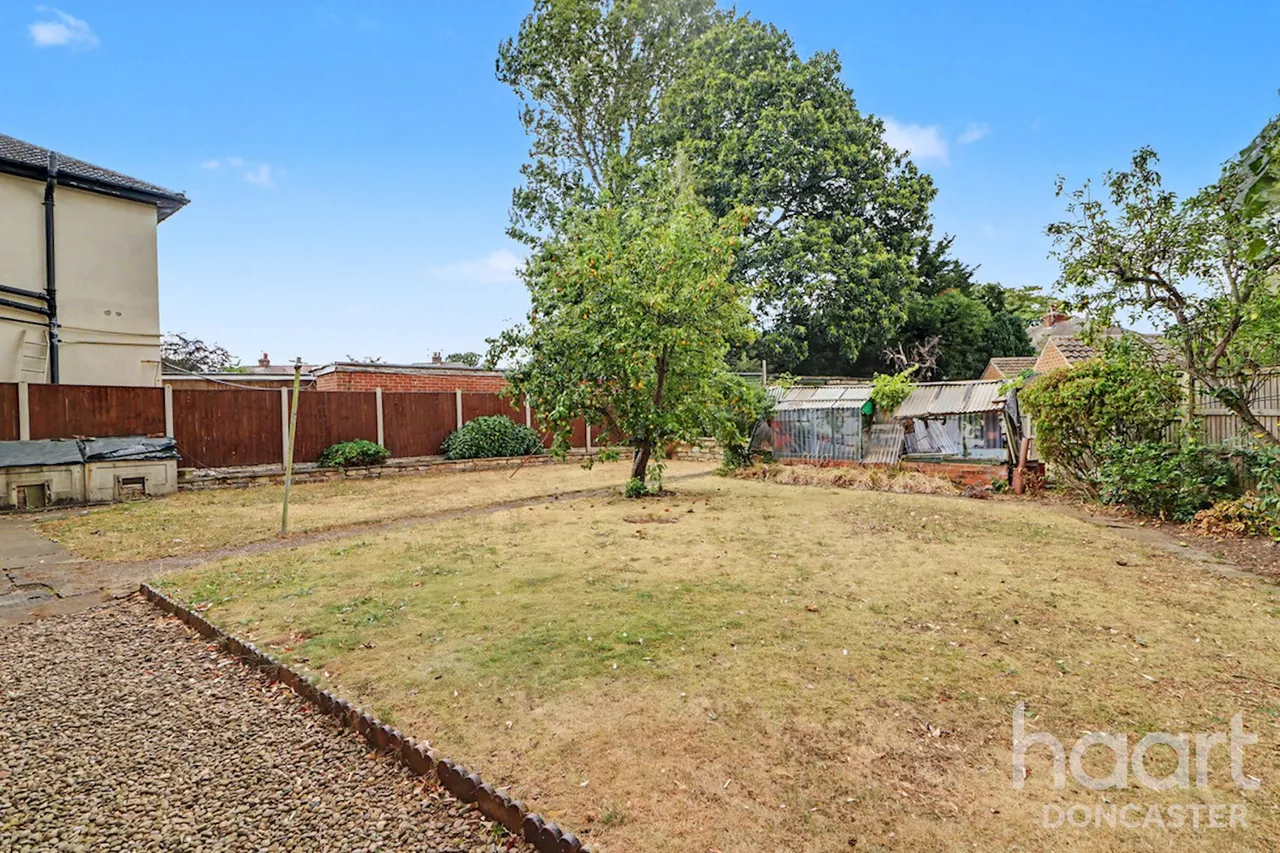 The Drive, Edenthorpe, DN3, photo 29