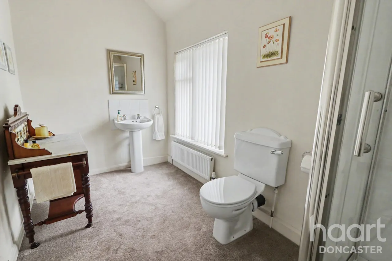 The Drive, Edenthorpe, DN3, photo 17