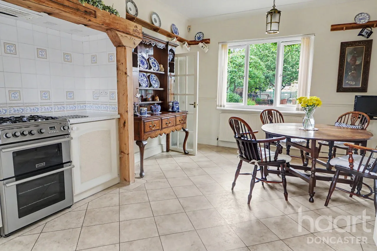 The Drive, Edenthorpe, DN3, photo 10