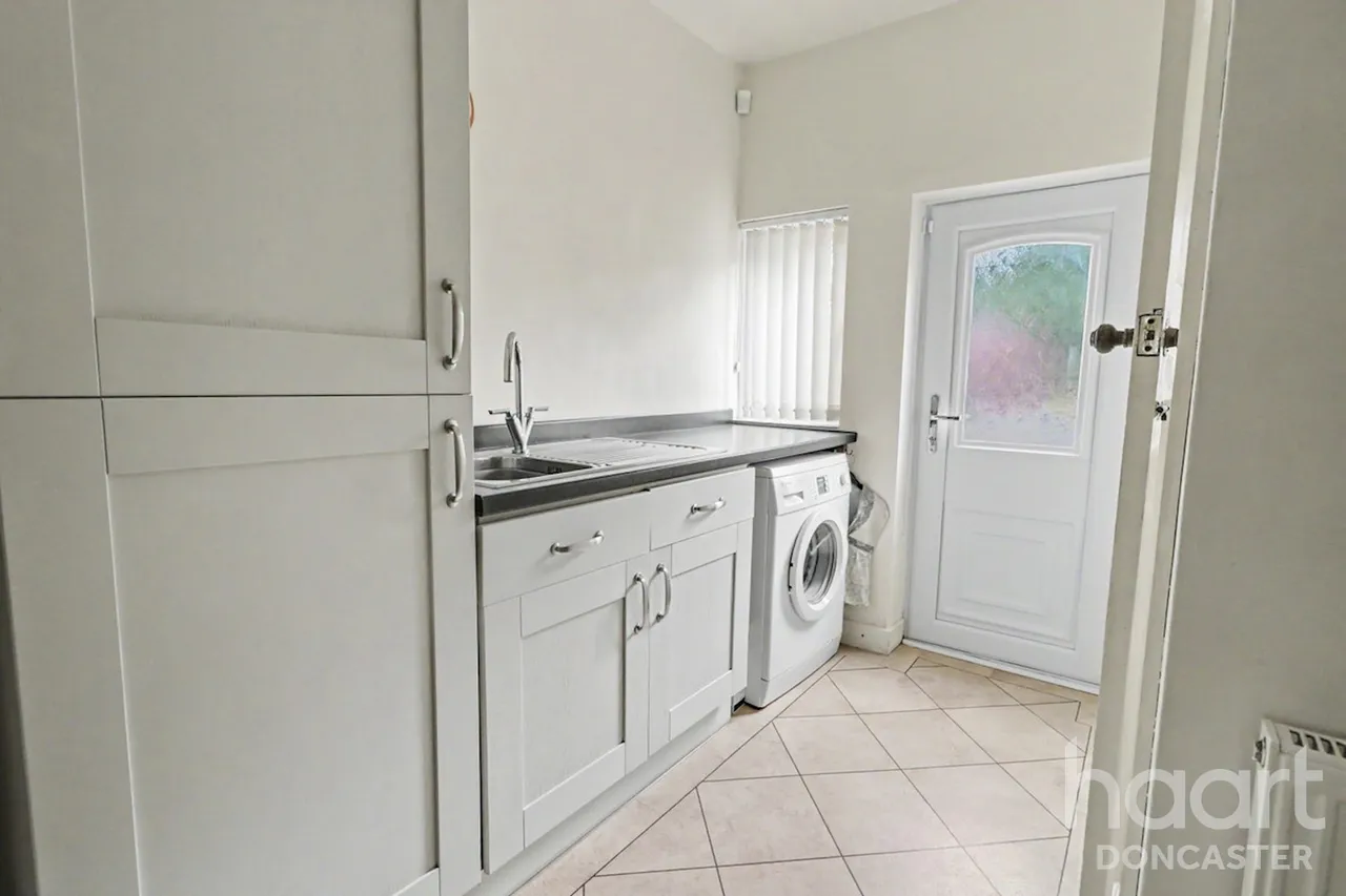The Drive, Edenthorpe, DN3, photo 12