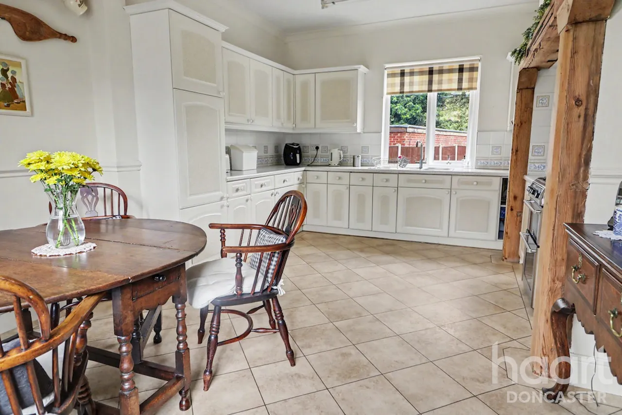 The Drive, Edenthorpe, DN3, photo 9