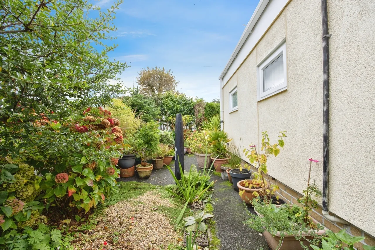 Hazelmere Avenue, Buckler Village, PL25, photo 14