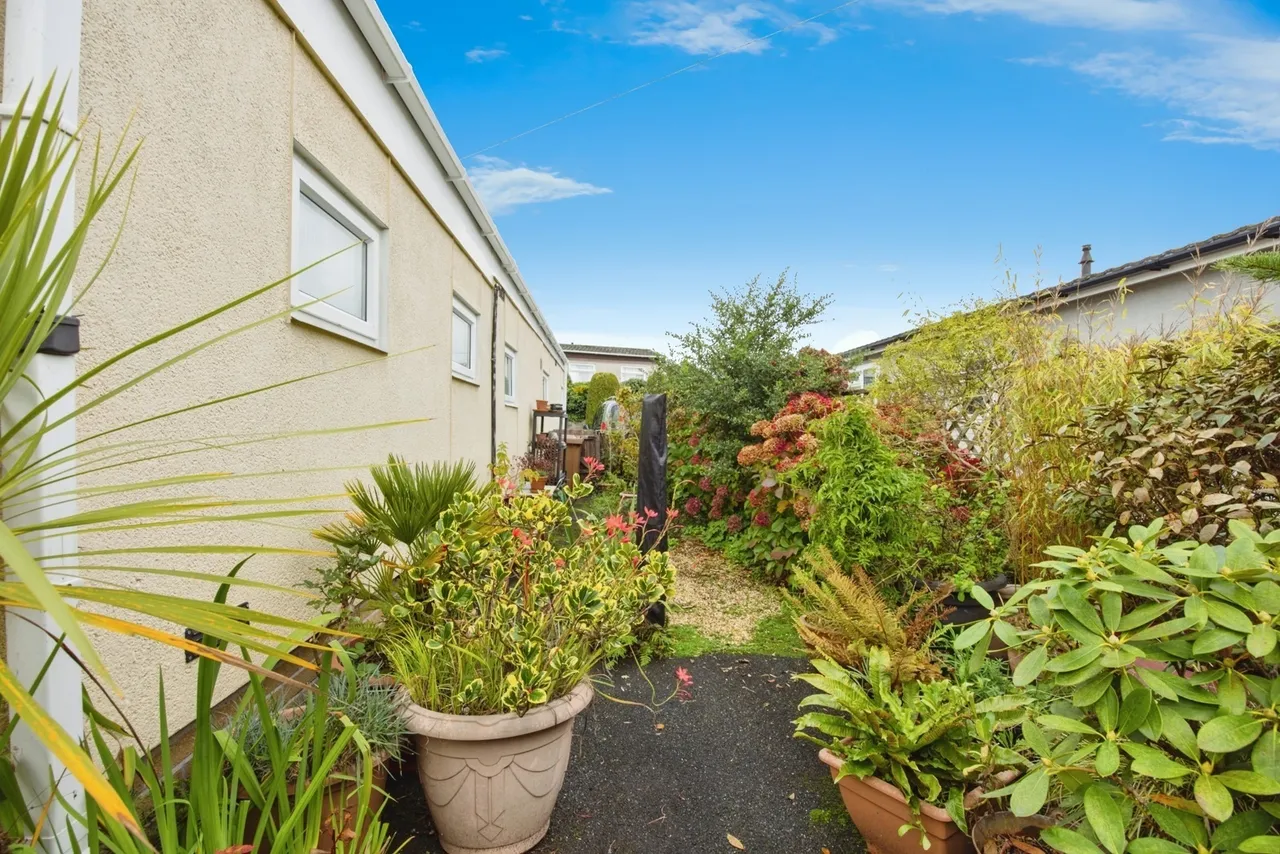 Hazelmere Avenue, Buckler Village, PL25, photo 13