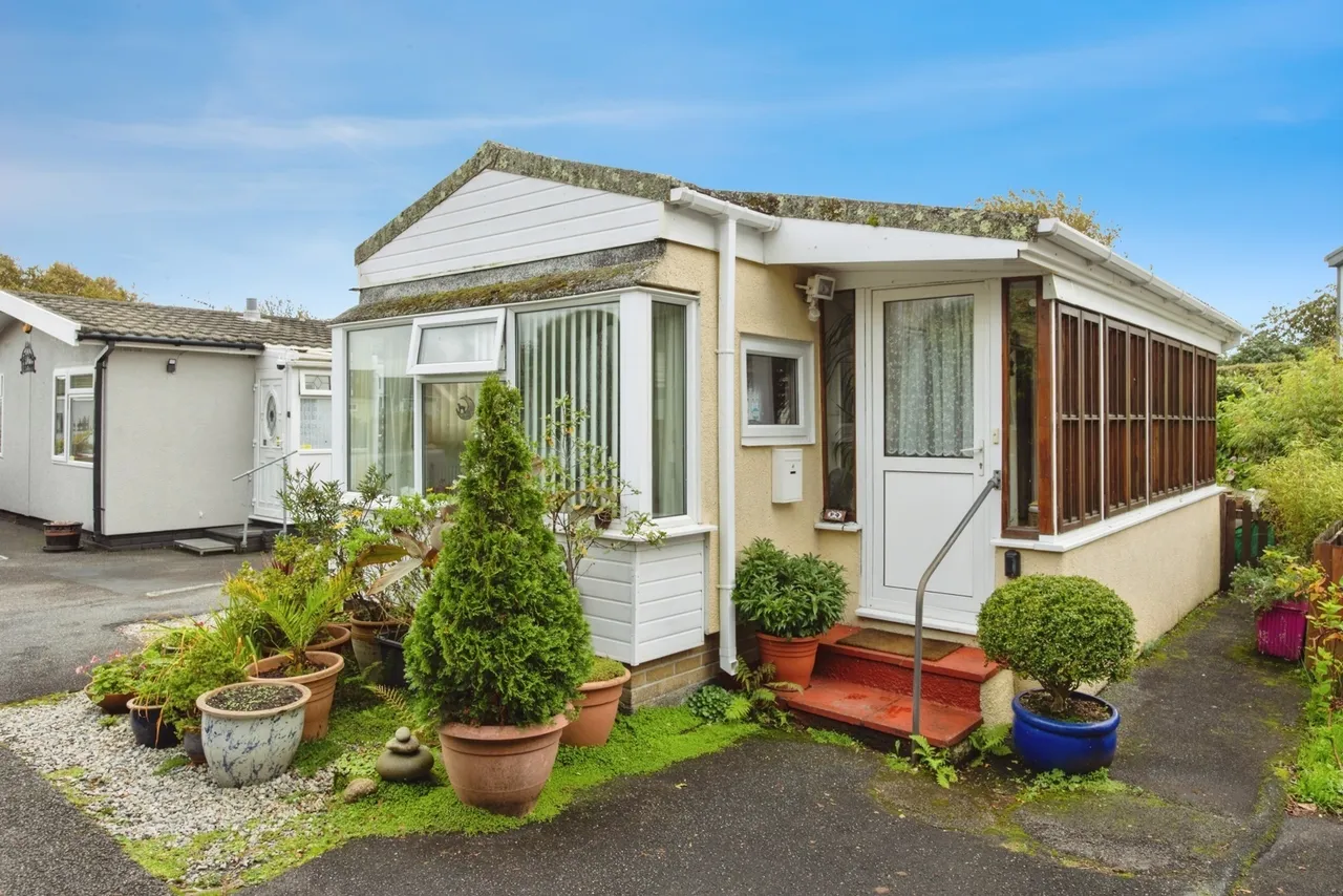 1 bed mobile home for sale, Hazelmere Avenue, Buckler Village, PL25