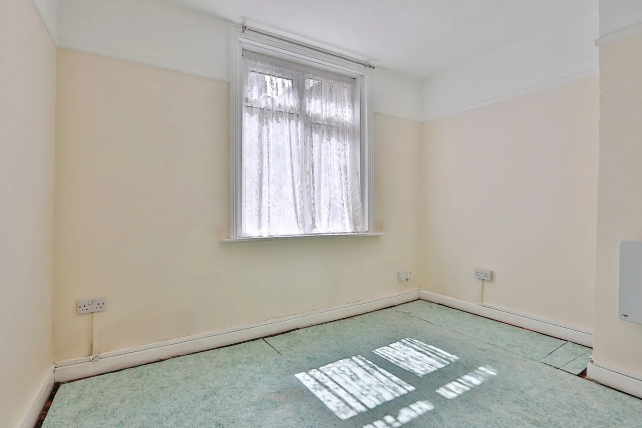 Kinson Road, BH10, photo 8