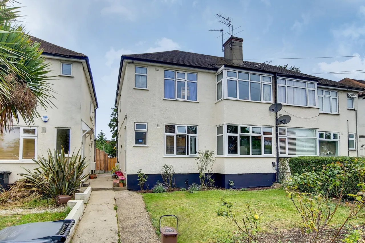 2 bed flat for sale — 62a Westmoor Road, Enfield, Greater London, EN3 7LF