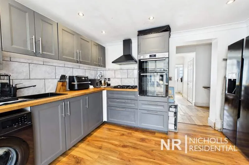 Rollesby Road, Chessington, KT9, photo 2