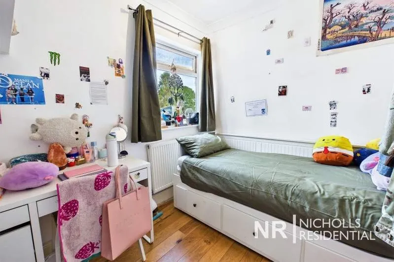 Rollesby Road, Chessington, KT9, photo 7