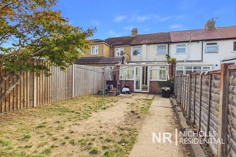 Rollesby Road, Chessington, KT9, photo 11