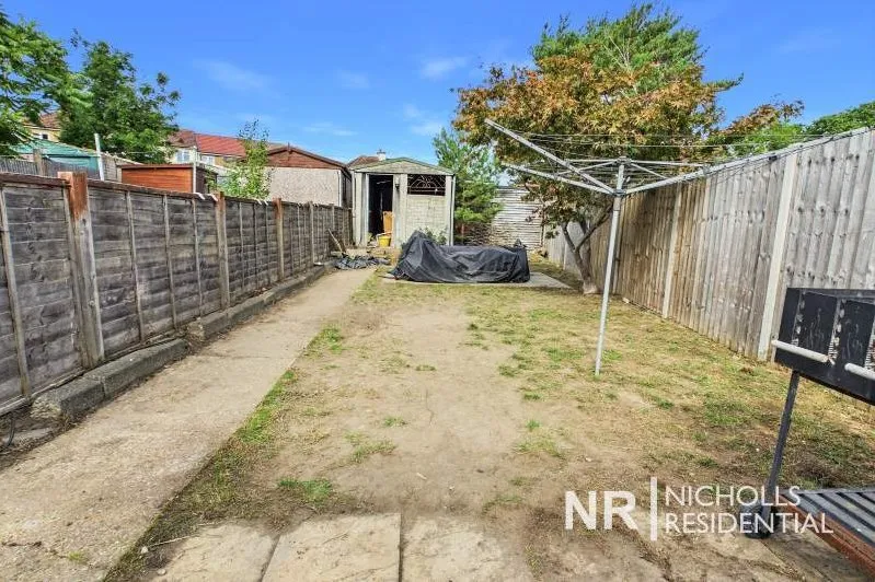 Rollesby Road, Chessington, KT9, photo 10