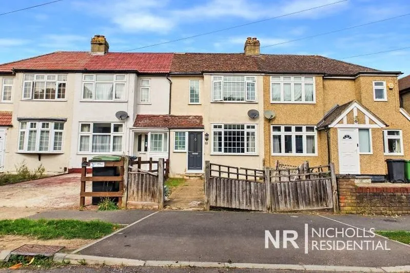2 bed house for sale, Rollesby Road, Chessington, KT9
