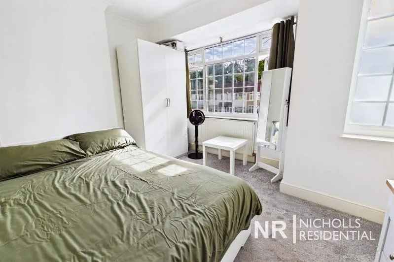 Rollesby Road, Chessington, KT9, photo 6