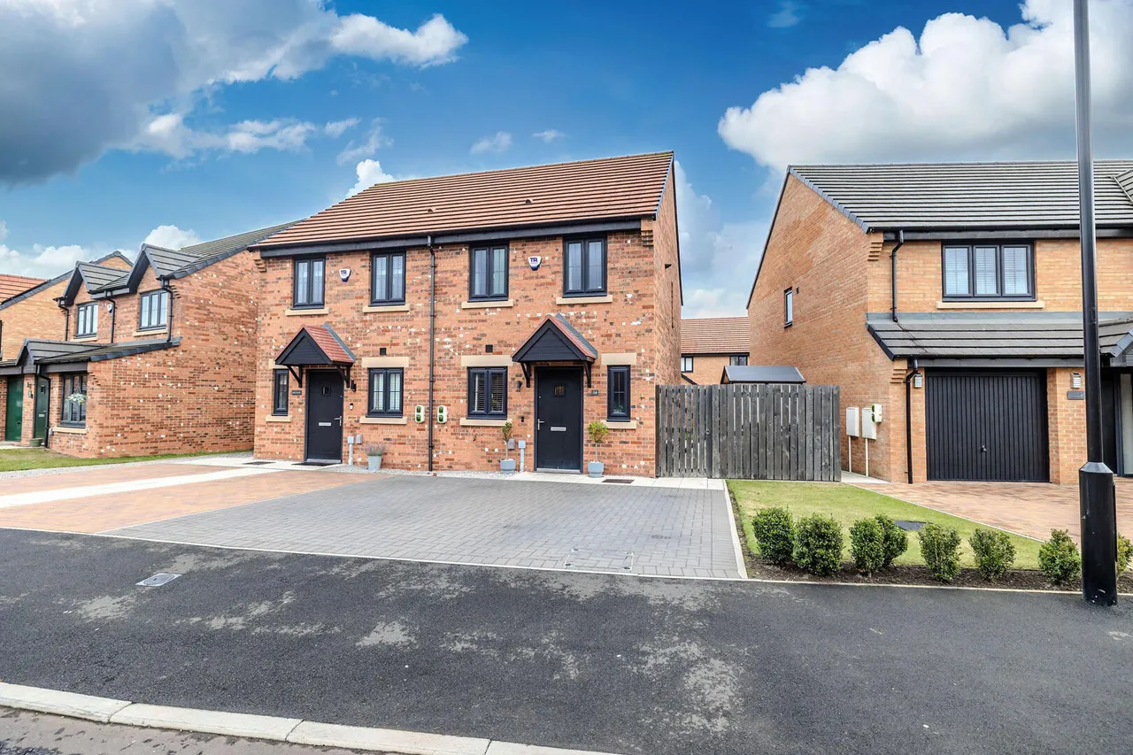 2 bed house for sale, Mooney Crescent, Callerton