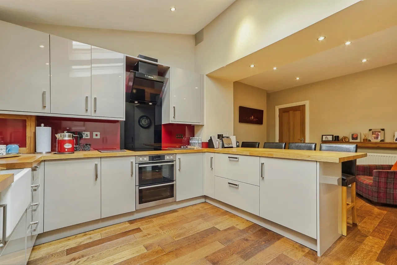 Laythorpe Terrace, East Morton, BD20, photo 5