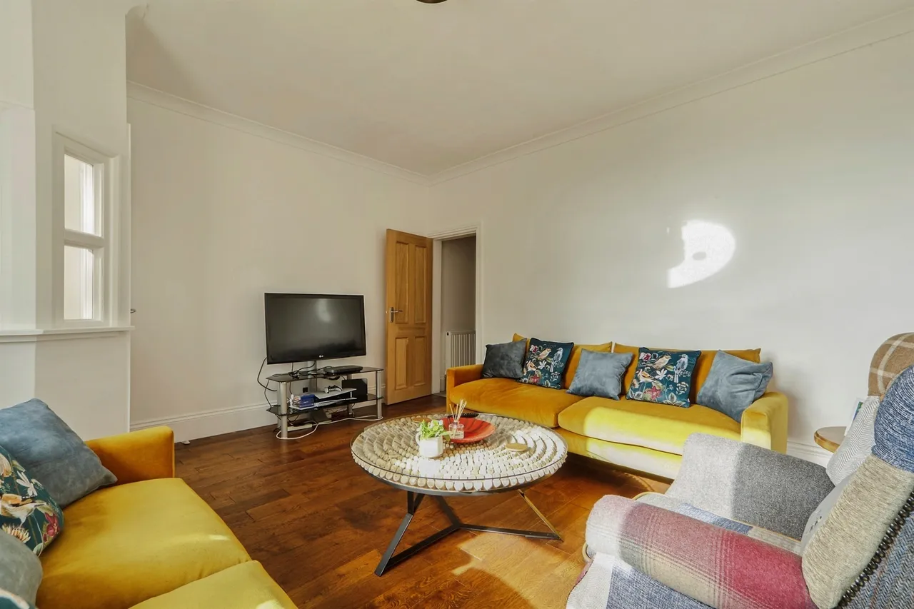 Laythorpe Terrace, East Morton, BD20, photo 9