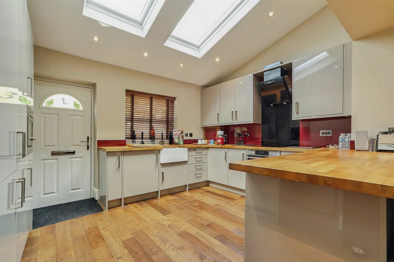 Laythorpe Terrace, East Morton, BD20, photo 4
