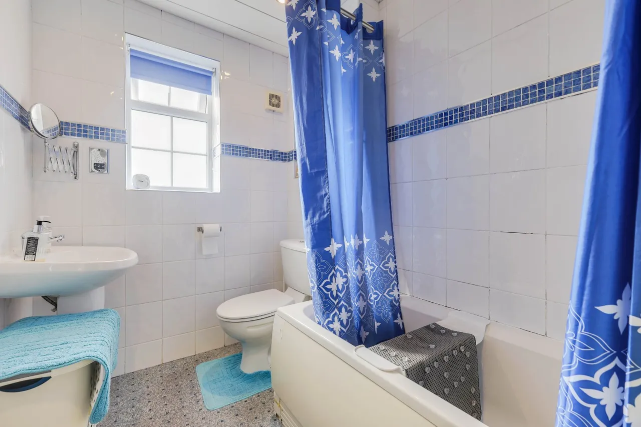 Burley Lane, Horsforth, LS18, photo 10